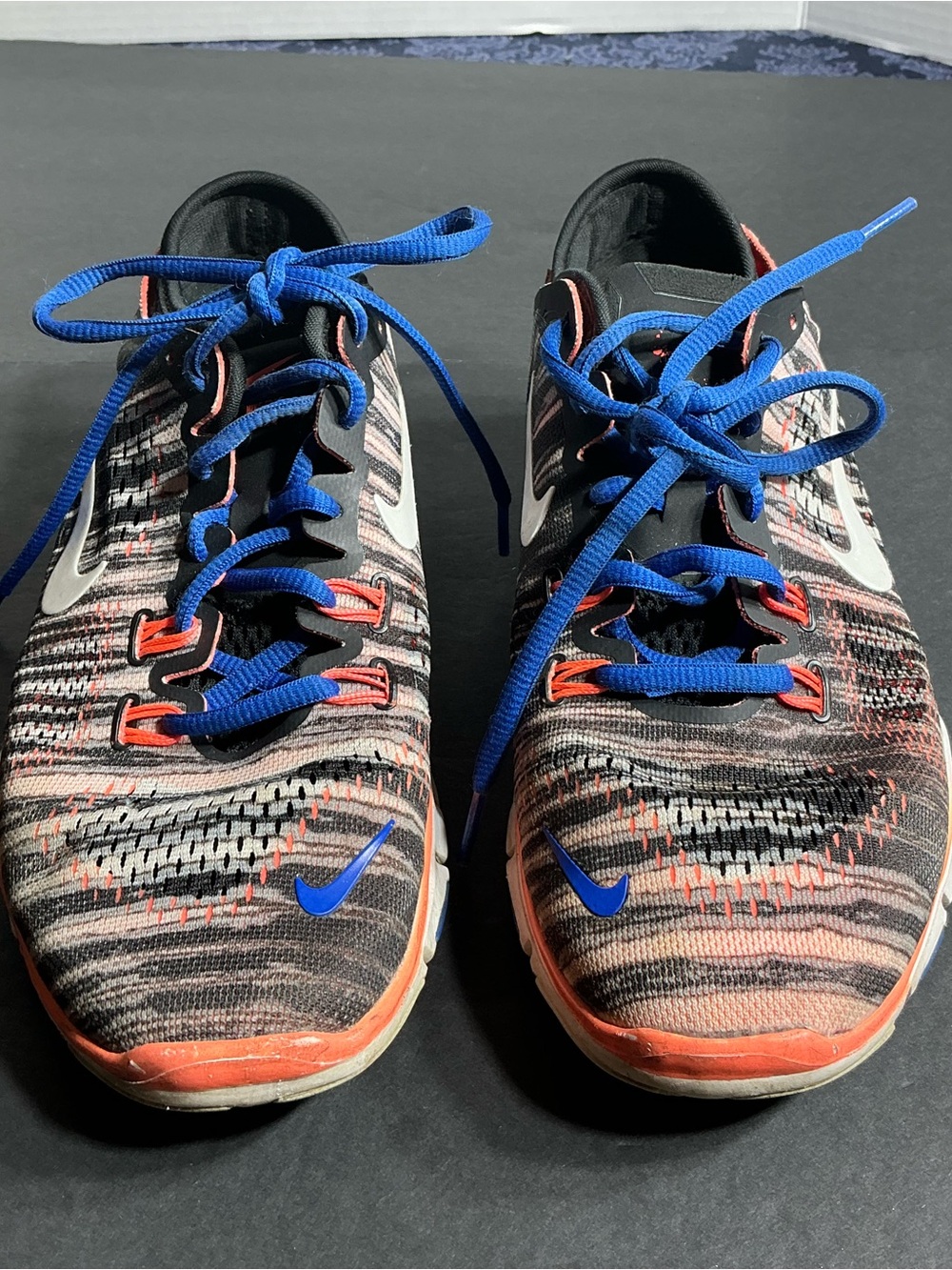 Nike Men’s Multicolor Knit Athletic Shoes with Blue Laces
